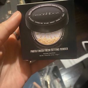 Smashbox finishing powder light 01